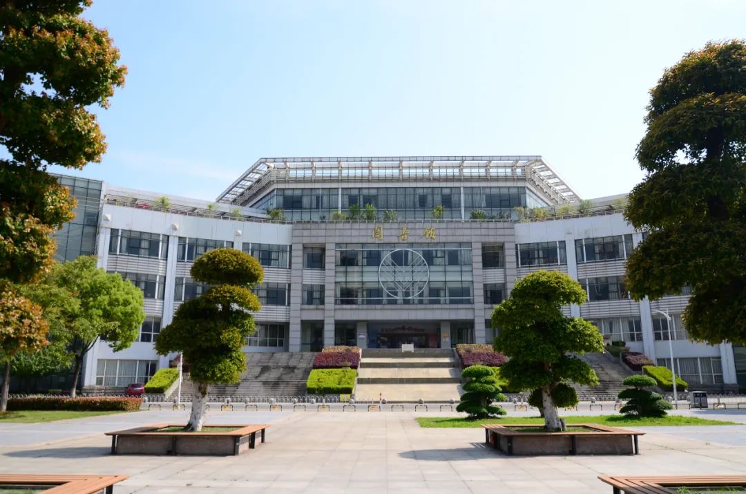 中南财经政法大学花钱就去上本科